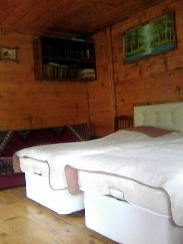 Фото номера Трехместный номер с балконом Гостевой дом Villa Tengiz г. Ch&#39;ak&#39;vist&#39;avi 10